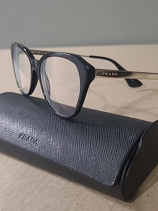 Authentic PRADA - Picture 3 of 11